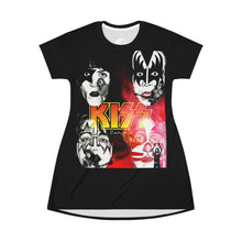 Cargar imagen en el visor de la galería, The Kiss All Over Print T-Shirt Dress by Insignia
